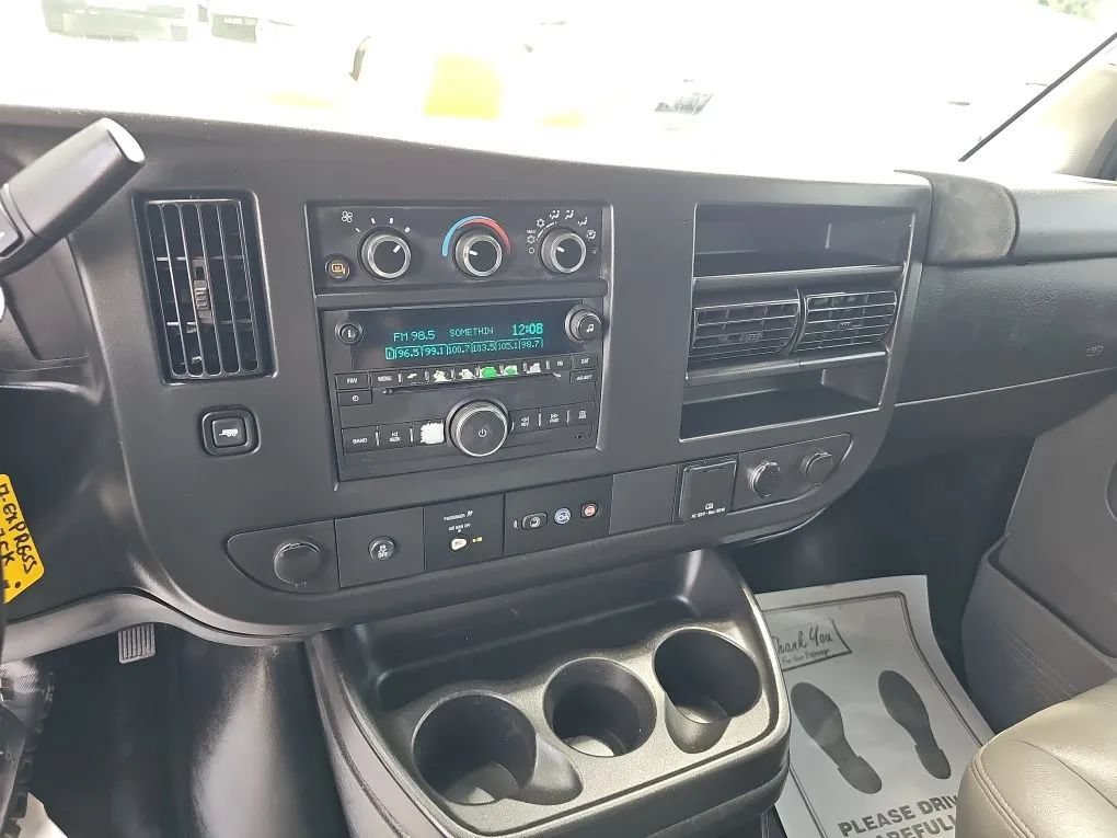 Used 2017 Chevrolet Express 3500 Extended RWD image 7