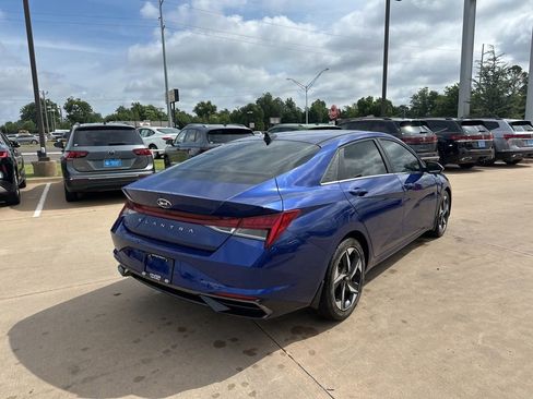 Used 2022 Hyundai Elantra SEL w/ Convenience + Premium Package FWD image 5