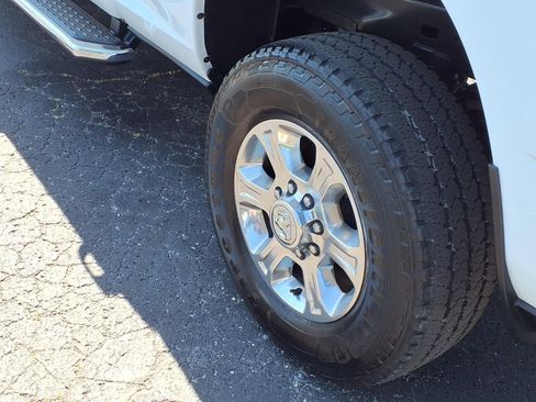 Used 2024 RAM 2500 Big Horn AWD/4WD image 16