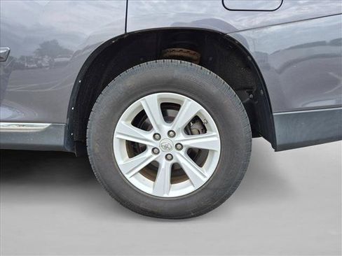 Used 2012 Toyota Highlander SE w/ Tow Pkg AWD/4WD image 13
