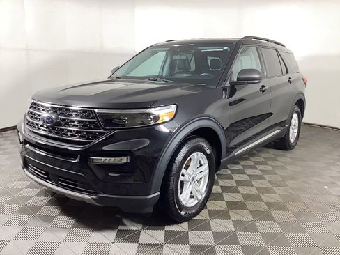 Used 2022 Ford Explorer XLT w/ Equipment Group 202A image 5