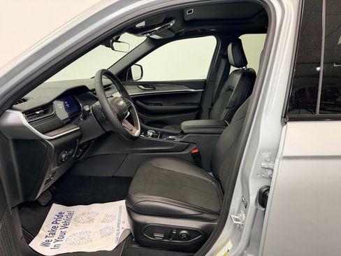 New 2026 Jeep Grand Cherokee Altitude AWD/4WD image 3