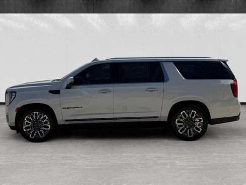 Used 2023 GMC Yukon XL Denali Ultimate AWD/4WD image 2