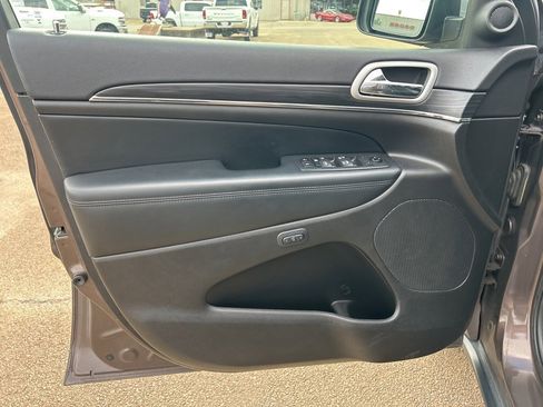 Used 2021 Jeep Grand Cherokee Limited w/ Premium Lighting Group image 8