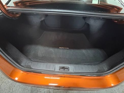 Used 2025 Nissan Sentra SR w/ SR Premium Package FWD image 10