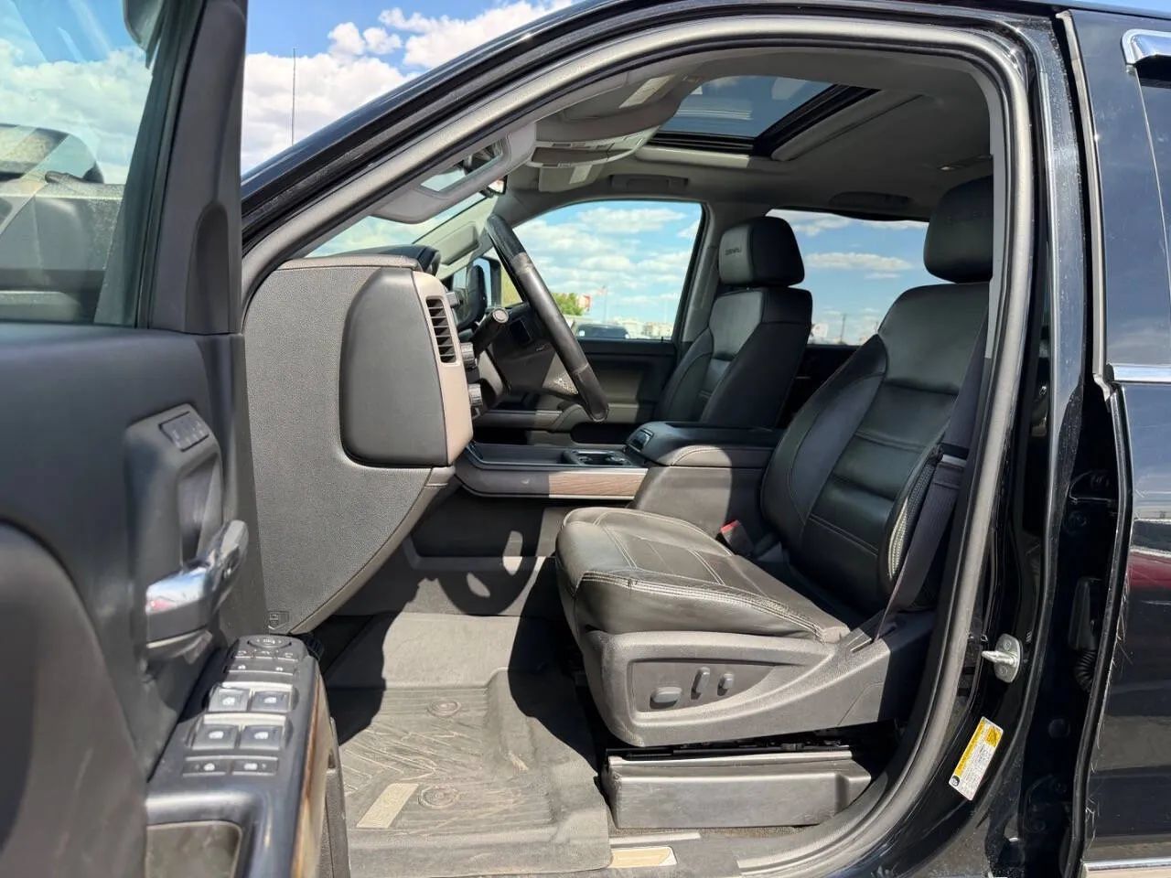Used 2017 GMC Sierra 2500 Denali w/ Duramax Plus Package AWD/4WD image 19