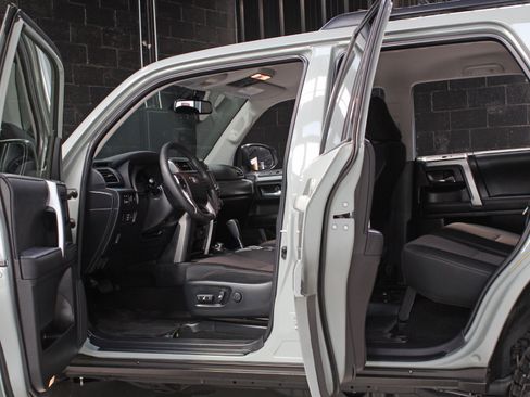Used 2022 Toyota 4Runner Trail Special Edition AWD/4WD image 27