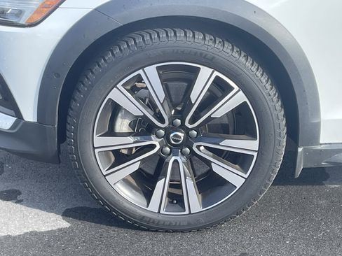 Used 2022 Volvo V60 T5 Cross Country w/ Climate Package image 11