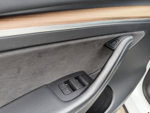 Used 2022 Tesla Model Y Performance image 27