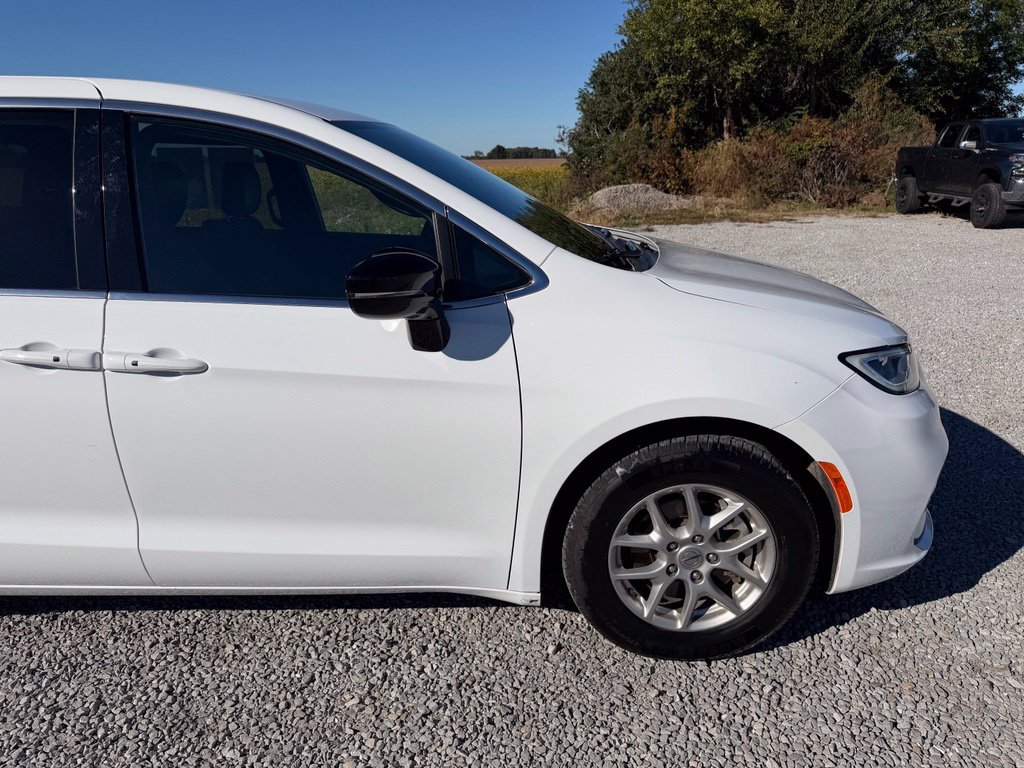 Used 2025 Chrysler Pacifica Select FWD image 22