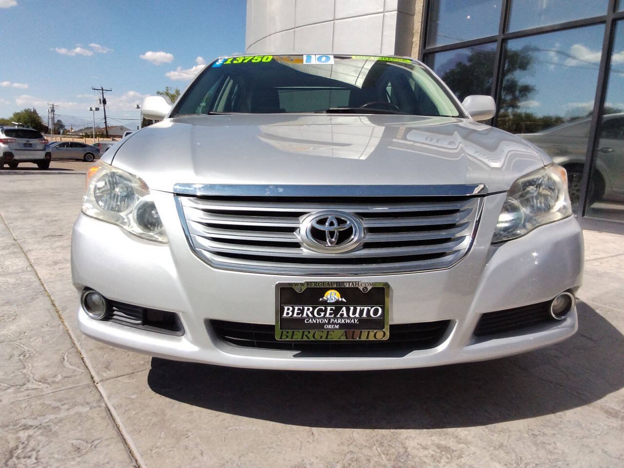 Used 2010 Toyota Avalon Limited FWD image 2