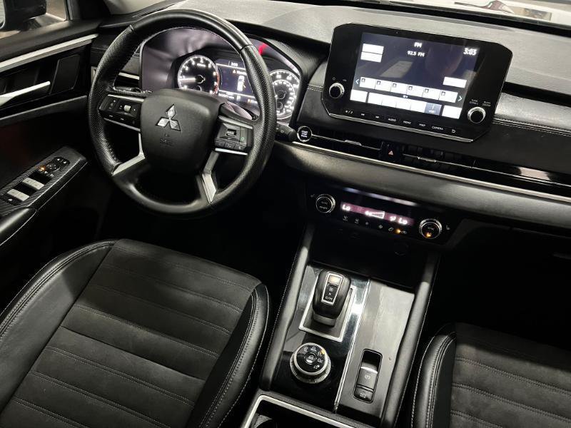 Used 2023 Mitsubishi Outlander SE FWD image 15
