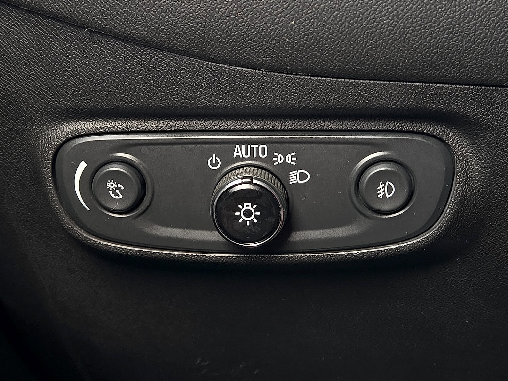 Used 2021 Chevrolet Equinox Premier FWD image 17