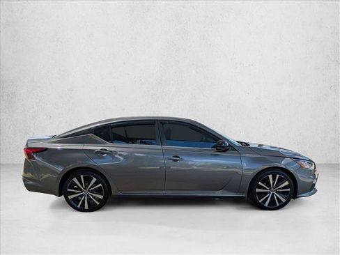 Used 2021 Nissan Altima 2.5 SR w/ SR Premium Package FWD image 4