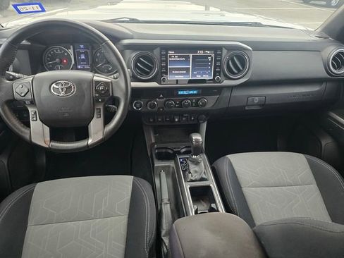 Used 2021 Toyota Tacoma TRD Sport w/ Technology Package image 18