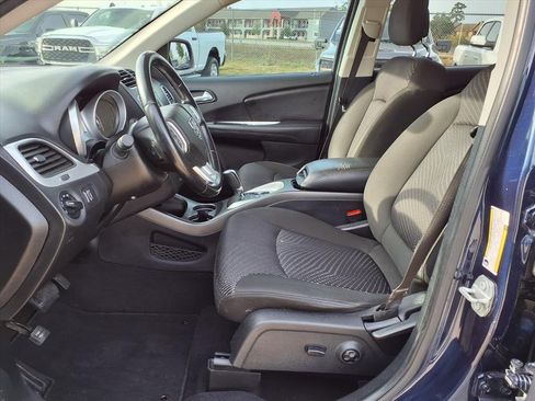 Used 2020 Dodge Journey SE w/ SE Popular Equipment Group image 17