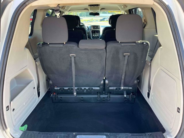 Used 2018 Dodge Grand Caravan SE w/ UConnect Hands-Free Group FWD image 19