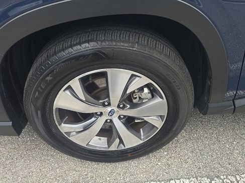 Used 2025 Subaru Ascent Premium AWD/4WD image 9