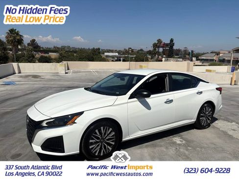 Used 2025 Nissan Altima 2.5 SV FWD image 1