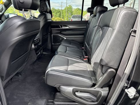 Used 2024 Jeep Wagoneer L Series II w/ Flexible Seating Group AWD/4WD image 30