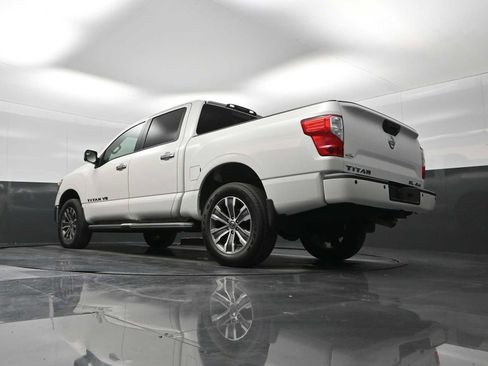 Used 2019 Nissan Titan SL image 27
