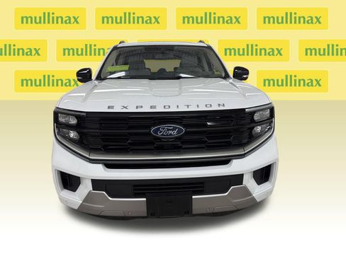 Certified 2025 Ford Expedition Platinum w/ Driver's Package AWD/4WD image 16