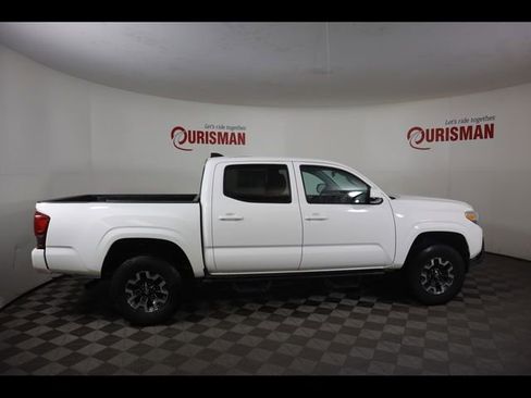 Used 2023 Toyota Tacoma SR AWD/4WD image 9
