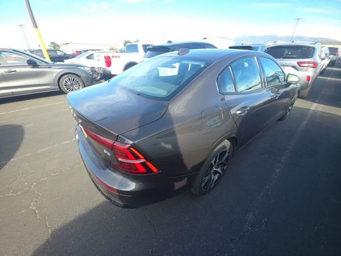 Used 2024 Volvo S60 B5 Core image 7