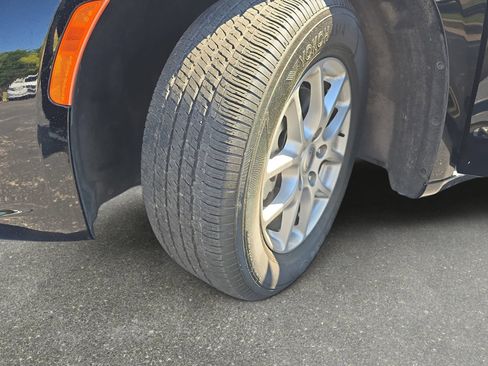 Used 2024 Chrysler Pacifica Touring-L FWD image 28