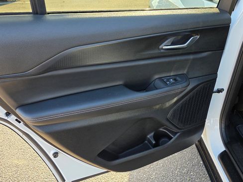 Certified 2025 Jeep Grand Cherokee L Altitude image 29