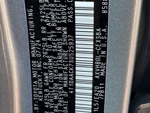 Used 2025 Toyota Camry SE FWD image 31