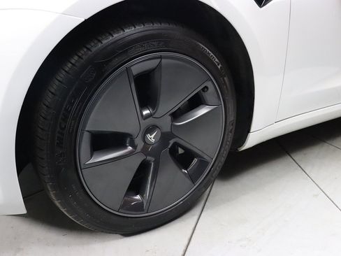 Used 2023 Tesla Model 3 Standard Range image 16