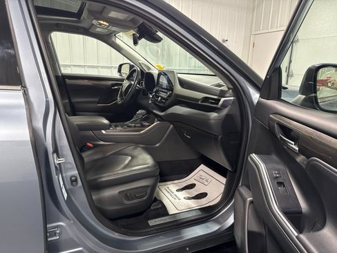 Used 2021 Toyota Highlander Limited AWD/4WD image 10