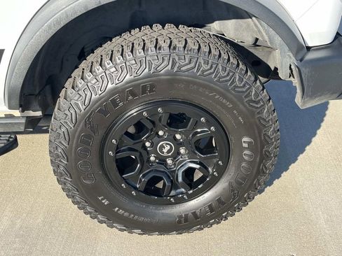 Used 2022 Ford Bronco Wildtrak image 11