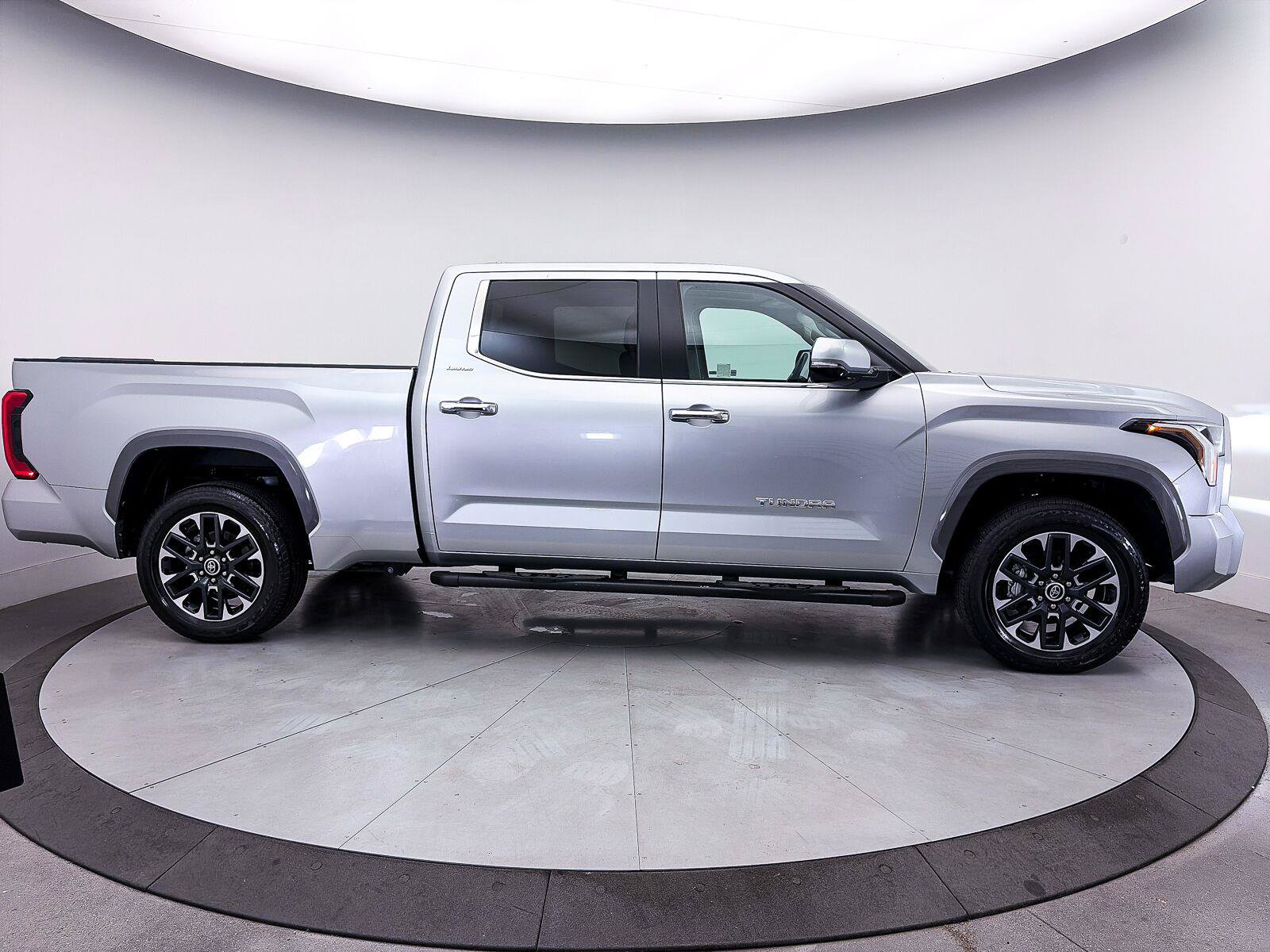 Used 2024 Toyota Tundra Limited w/ Power Package AWD/4WD image 39