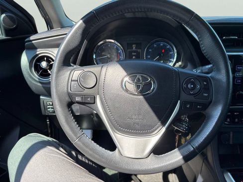 Used 2018 Toyota Corolla SE FWD image 9