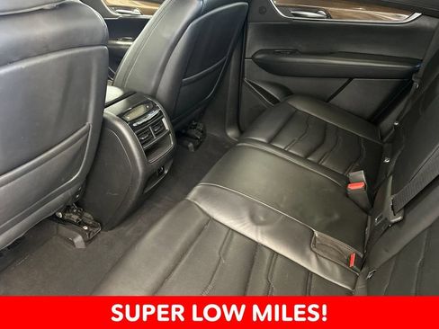 Used 2018 Cadillac XT5 Platinum w/ Driver Assist Package AWD/4WD image 11