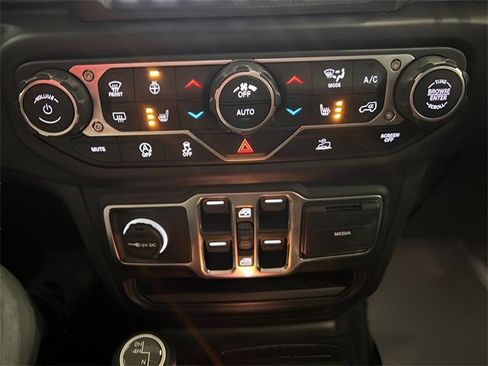 Used 2020 Jeep Gladiator Overland image 23