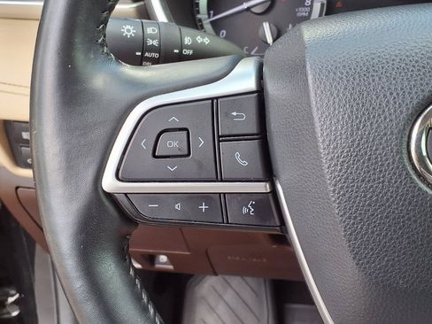 Used 2022 Toyota Highlander XLE FWD image 33