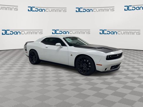 Used 2018 Dodge Challenger R/T Scat Pack w/ Dynamics Package RWD image 2