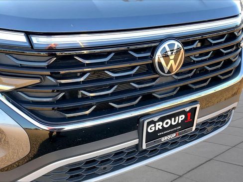 Used 2025 Volkswagen Atlas Cross Sport SE FWD image 30