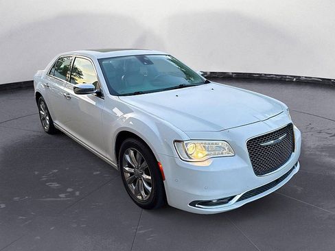 Used 2019 Chrysler 300 Limited w/ Safetytec Plus Group image 7