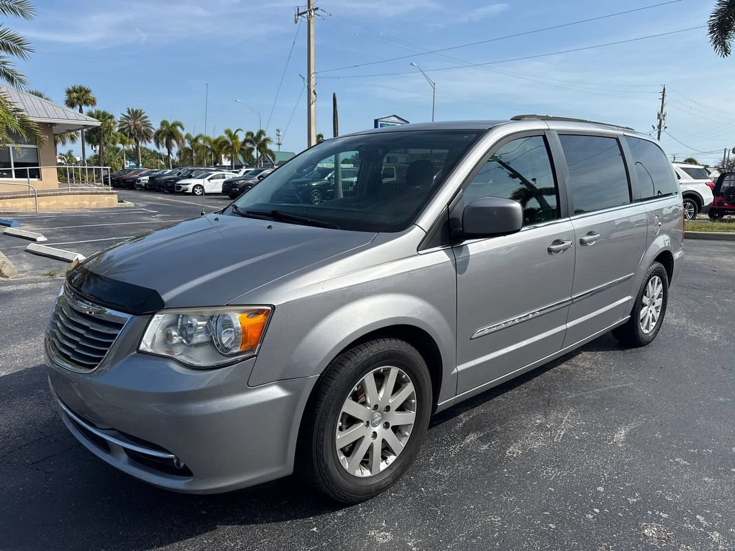Used 2016 Chrysler Town & Country Touring FWD image 19