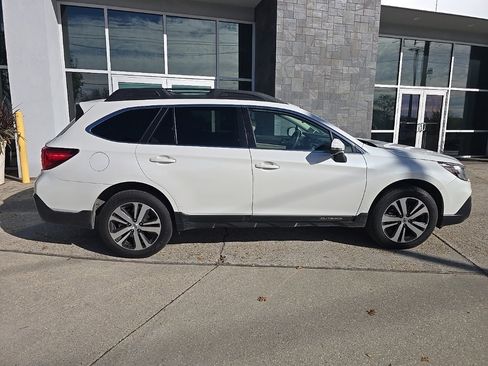 Used 2019 Subaru Outback 2.5i Limited image 3