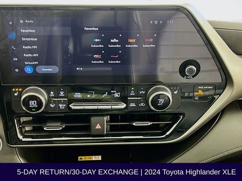 Used 2024 Toyota Highlander XLE image 17