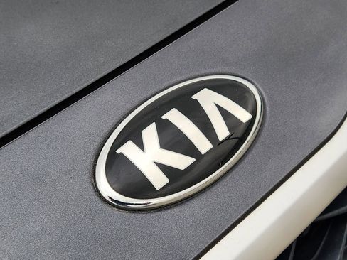 Certified 2021 Kia Forte LXS image 18