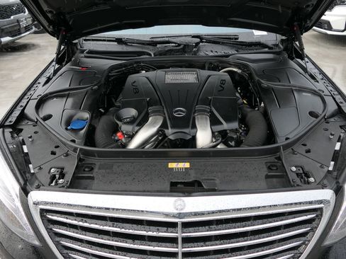 Used 2017 Mercedes-Benz S 550 Sedan image 29
