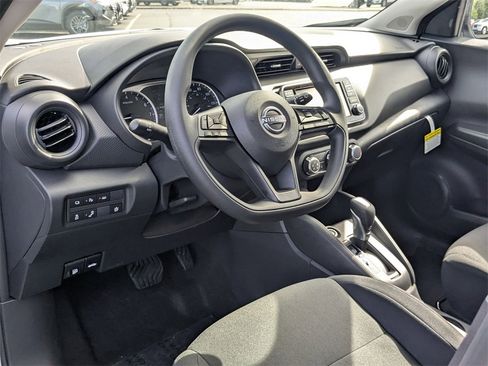 New 2025 Nissan Kicks Play S image 9