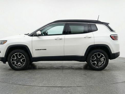 Used 2025 Jeep Compass Trailhawk image 5
