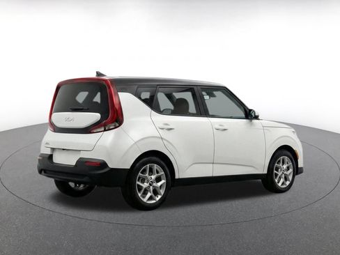 Used 2025 Kia Soul LX w/ LX Technology Package FWD image 11